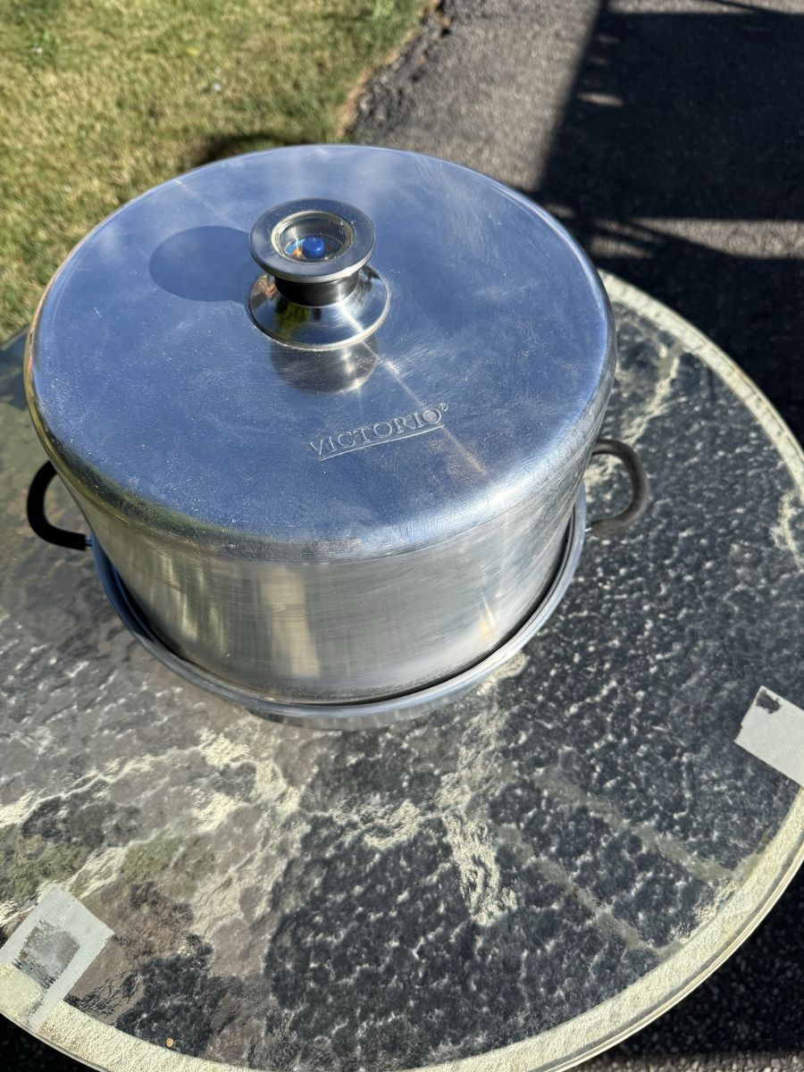 Victorio 9005 Stainless Steel Multi-Use Steamer/Canner Pot with Temperature Gauge