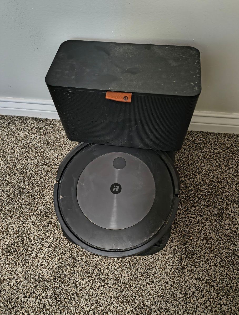 iRobot Roomba i7+ (i7550) Robot Vacuum with Automatic Dirt Disposal - Used
