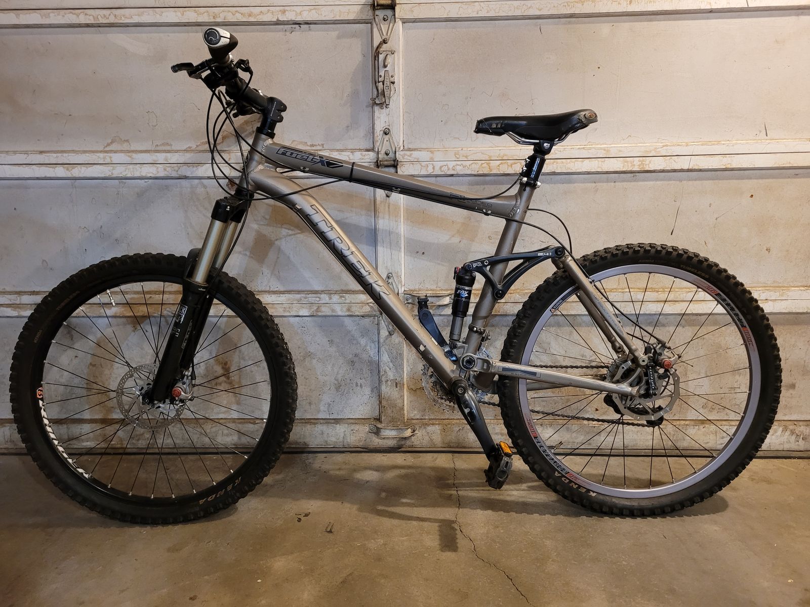 TREK Fuel X-7 30x17 Oversize Mountain Bike $200
