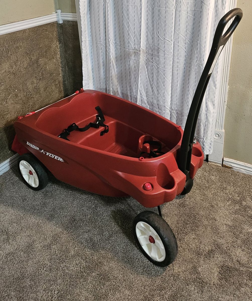 Radio Flyer Triple play Wagon