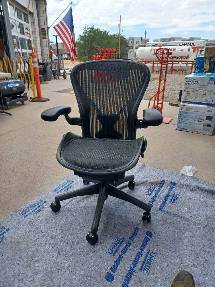 Herman Miller Aeron Ergonomic Office Chair Size B - PostureFit SL, Adjustable Arms