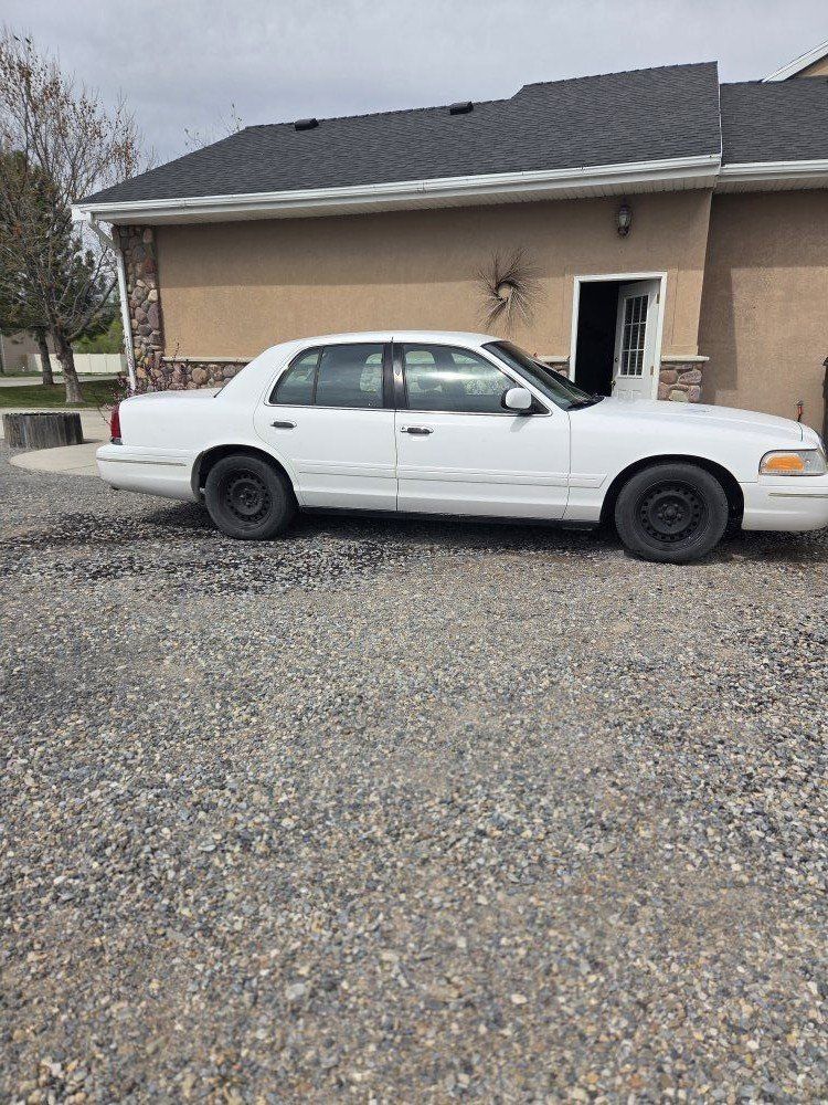 1999 Ford Crown Victoria 