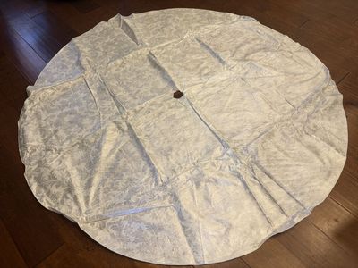 Vintage White Round Vinyl Tablecloth w/ Umbrella Hole