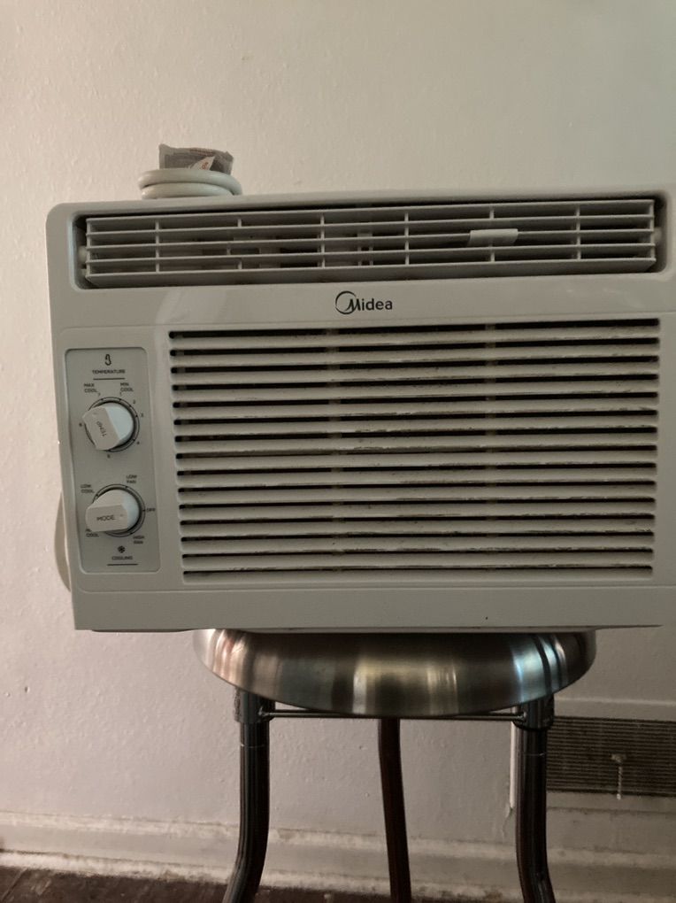 Midea Air Conditioner, Small Window Unit