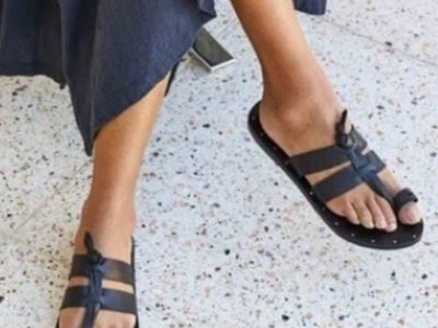 Beek Kokako Toe Ring Flat Leather Hand Constructed Sandal Black Women's 9