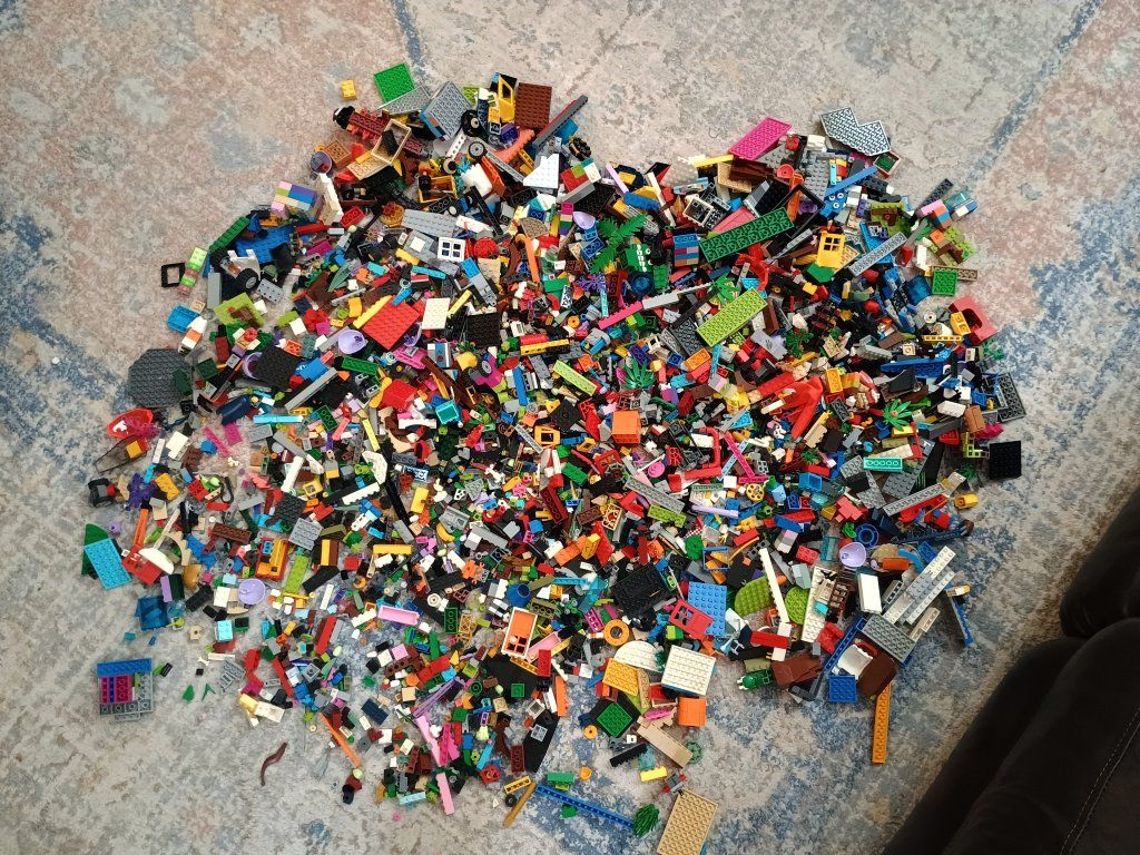 18+ pounds of Legos