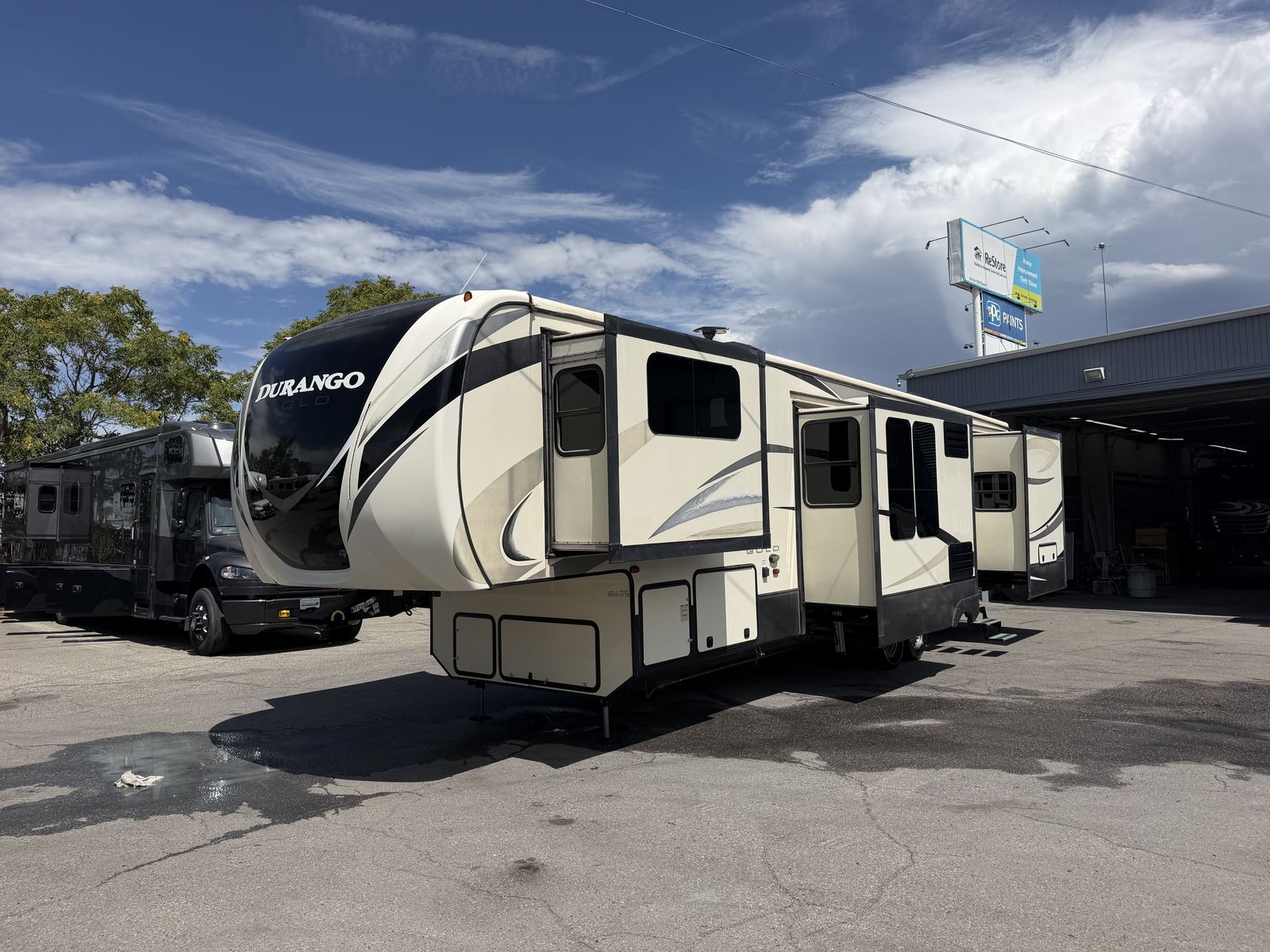 5 Slides, Front Living Room, 2018 K-Z Durango Gold G380FLF Like Keystone Montana, Open Range, Keystone Alpine, Cougar