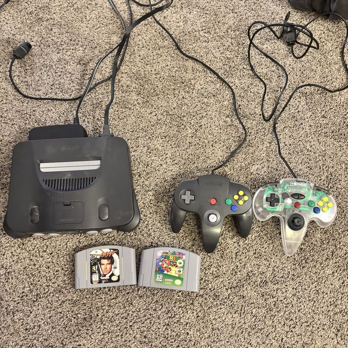 Nintendo 64 - 2 Games(Goldeneye and Super Mario 64) - 2 Controllers (1 Authentic).