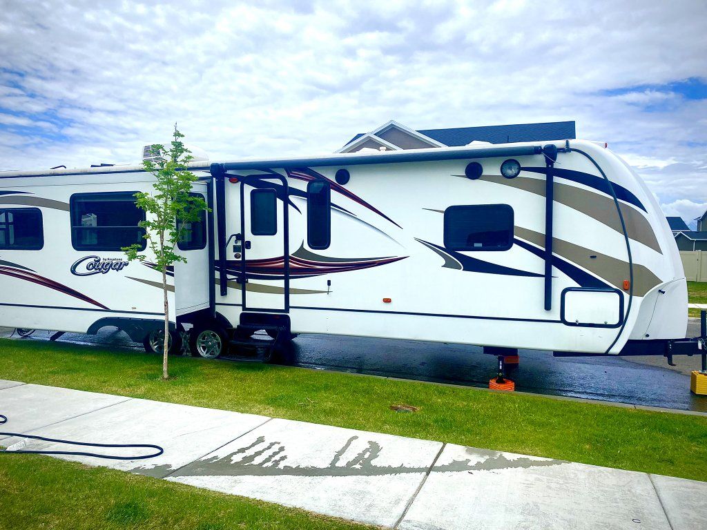 2015 Keystone Cougar Xlite M33RES Polar Package