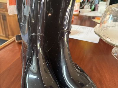 Women’s Size 8 Garden/Rain boots. New.