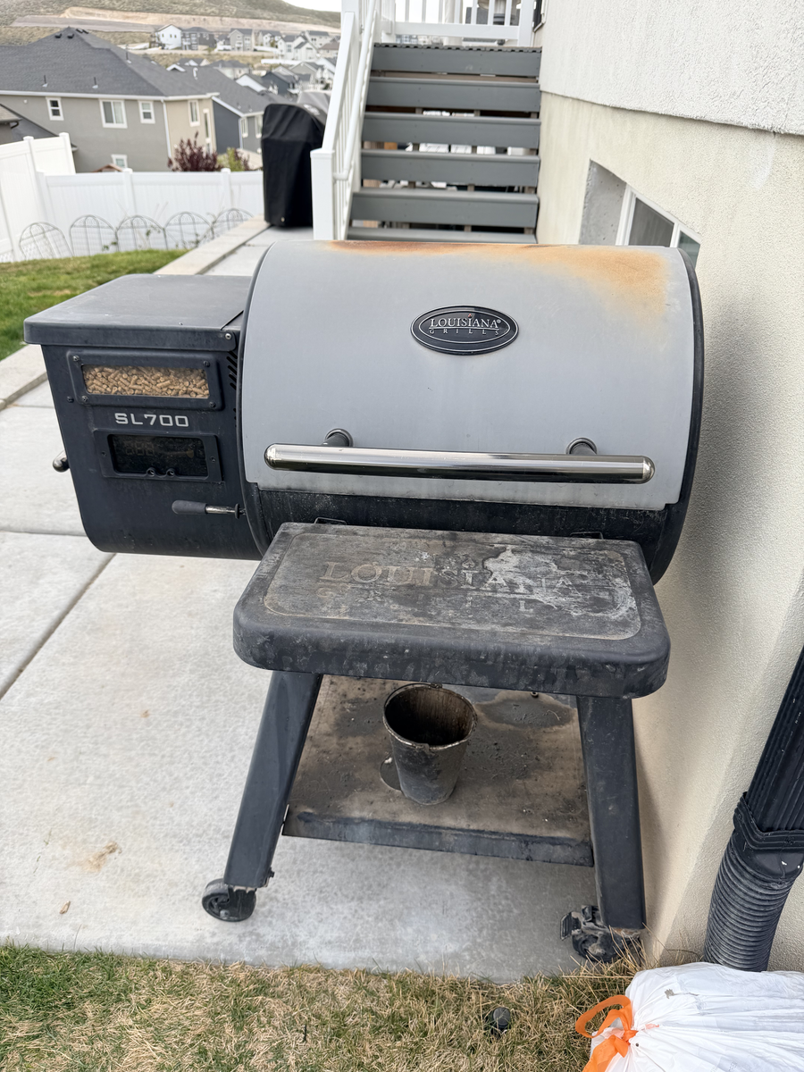 Louisiana Grill SL700 Smoker