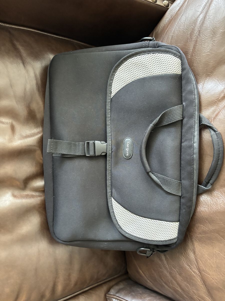 Targus Laptop Carrying Case / Briefcase – Good Condition
