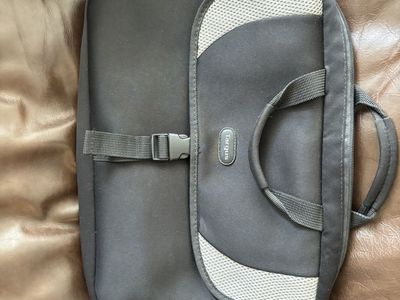 Targus Laptop Carrying Case / Briefcase – Good Condition