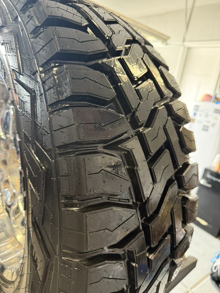 37x12.5R20