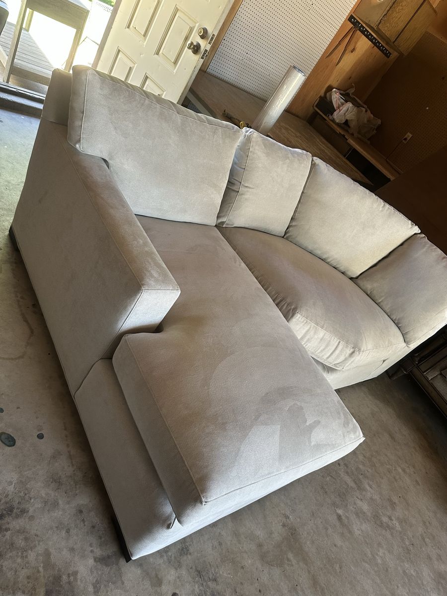 Spacious Light Gray Sectional Sofa with Chaise - Comfortable U-shaped Design