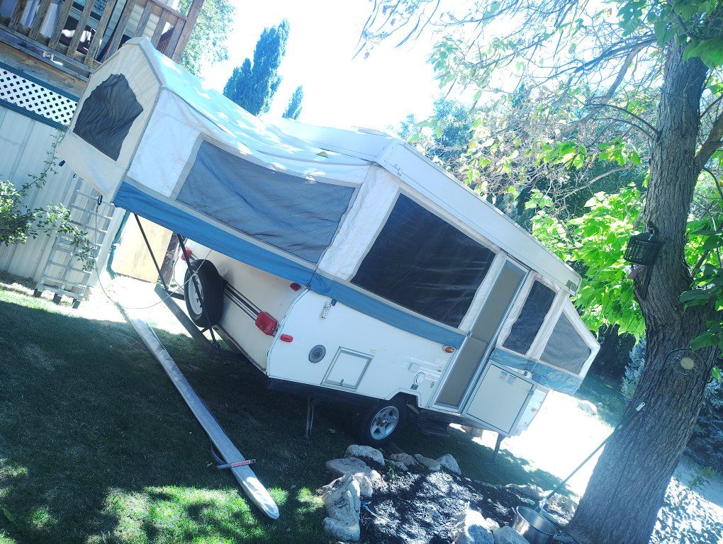 Pop up camper