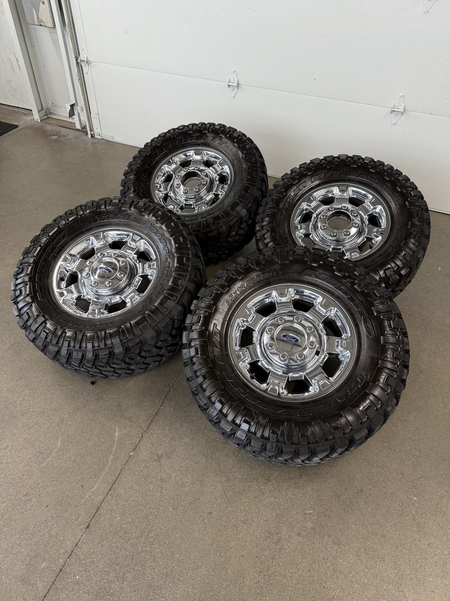 LIKE NEW 6.4 F350 King Ranch OEM 18in/ 35x12.50r18
