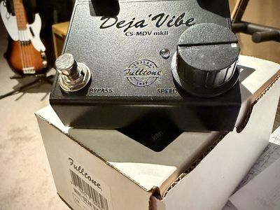 Limited edition Fulltone Deja Vibe blackout