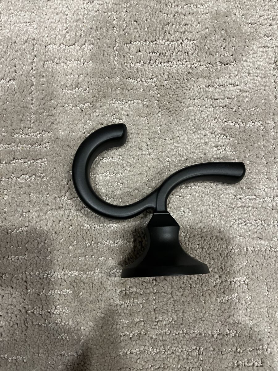 Delta Ashlyn Towel Holder Set