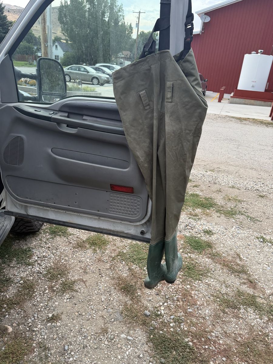 Caddis Green Fishing Waders with Attached Boots Size 11