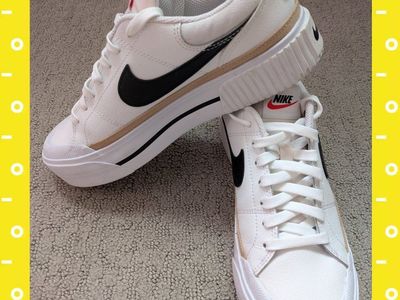 NIKE Women's 7.5 Court Legacy Lift Shoes