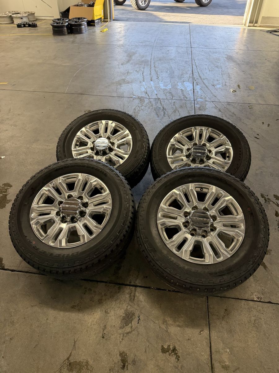 2022 gmc Denali OEM 20in wheels/ 275/65/20 tires