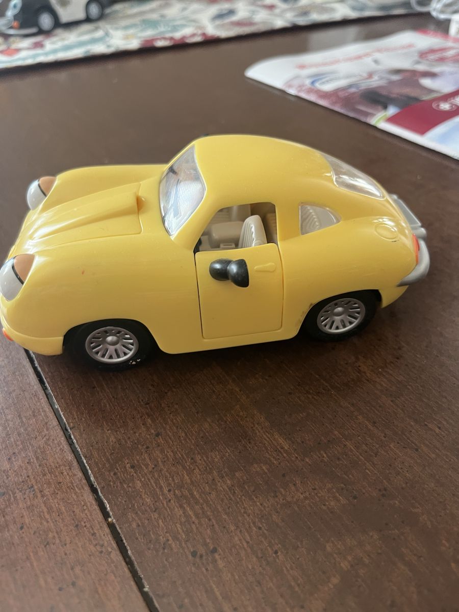 Chevron collectible yellow Porsche