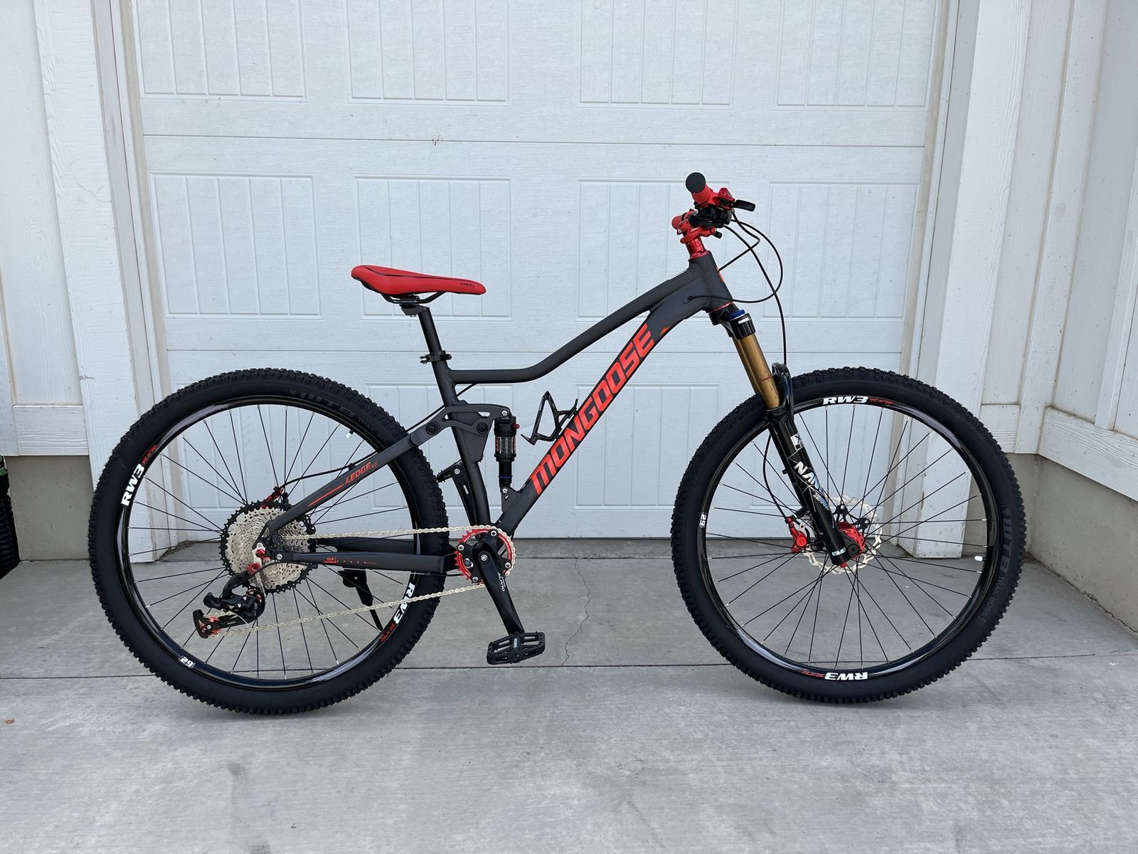 MONGOOSE salvo 1 mountain bike full suspension 29er...NEW out'a box