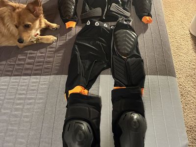 SixSixOne 661 Recon Pads - Small