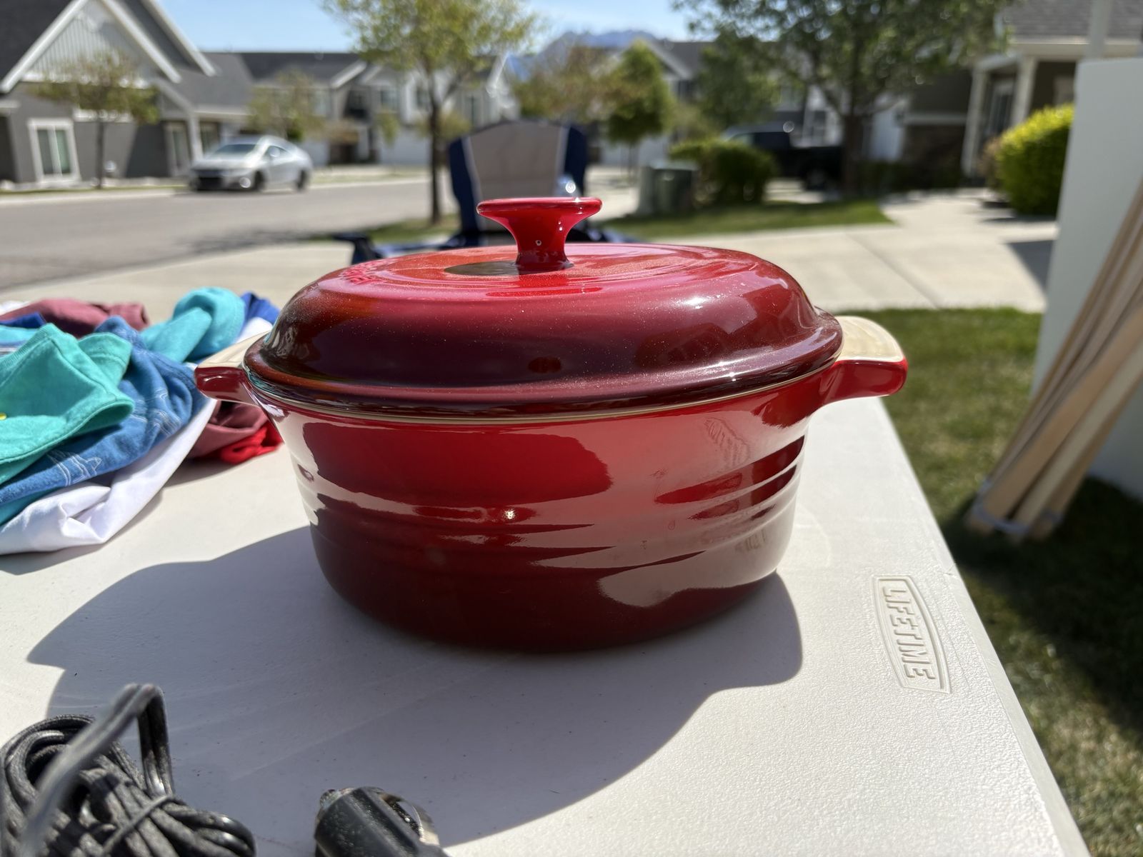 Le Creuset Red Enameled Stoneware Dutch Oven Casserole Dish 2.5 Quart Round with Lid