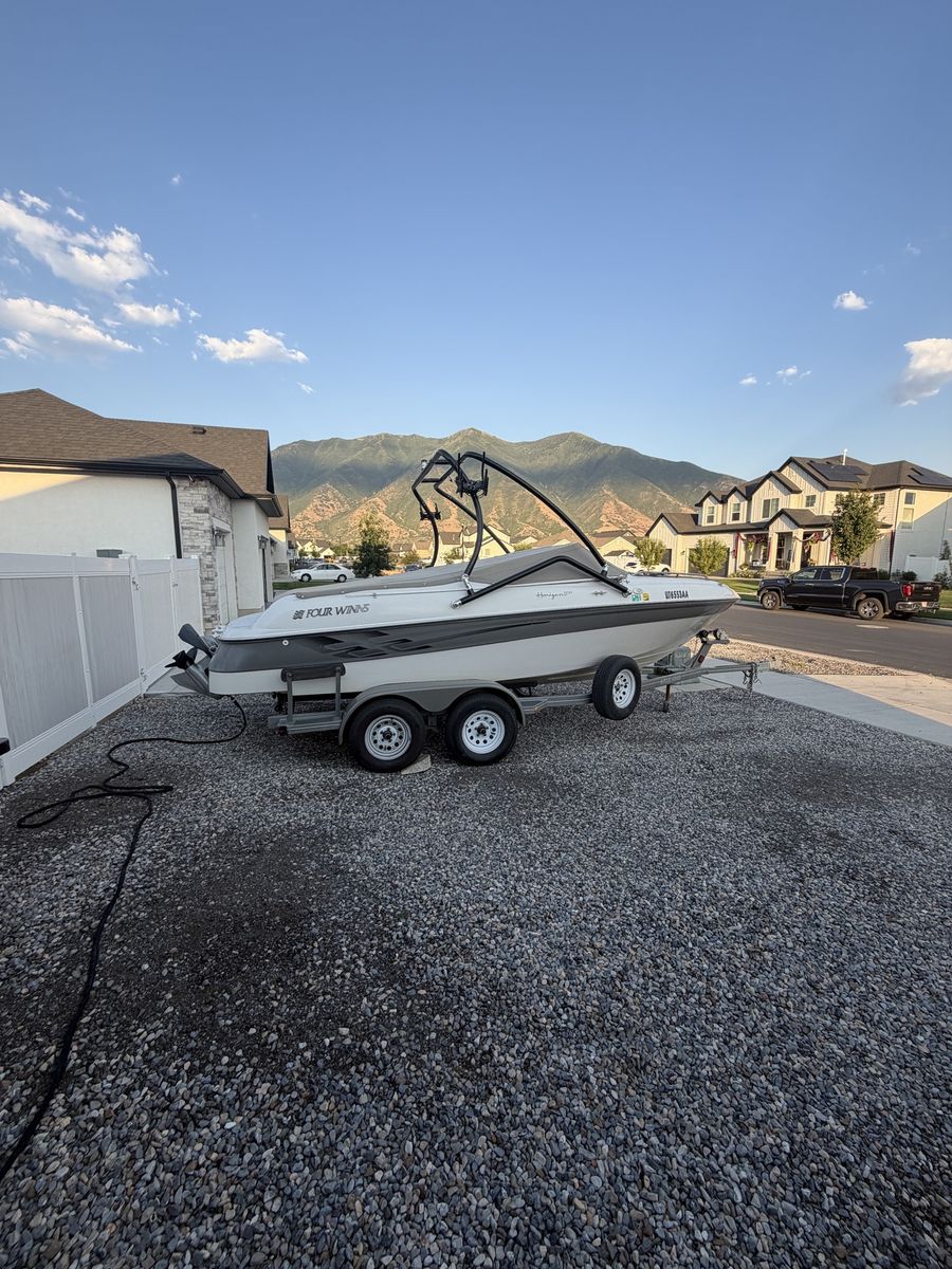 2000 Four Winns Horizon 5.0L Volvo Penta GI Fuel-Injected Family Boat w/ Trailer
