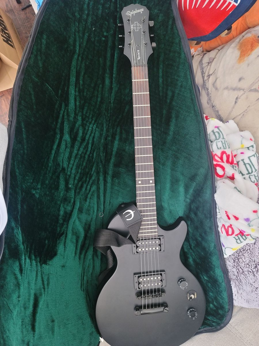 Epiphone special II guitar with carrying bag.