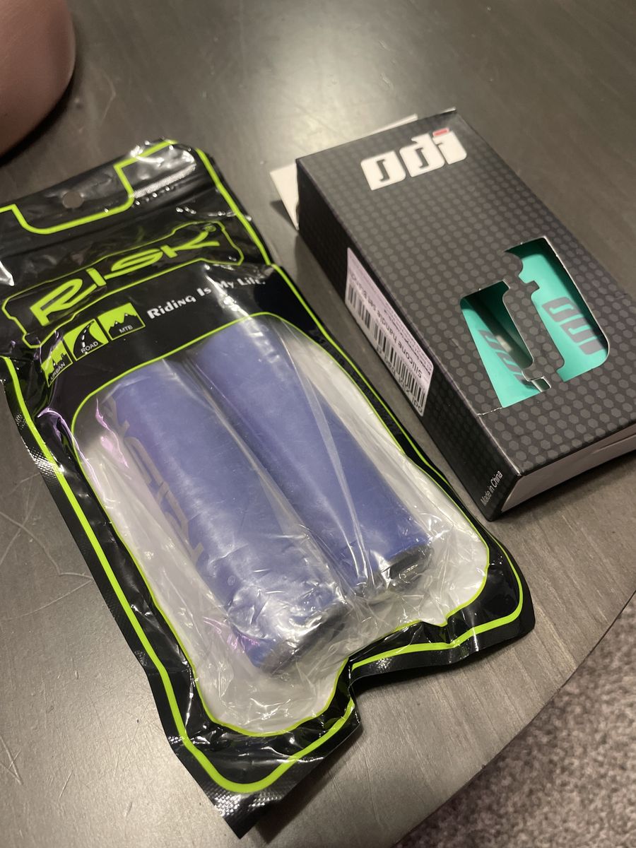 Mtn Bike Grips - silicone, soft, light, 2 pairs together