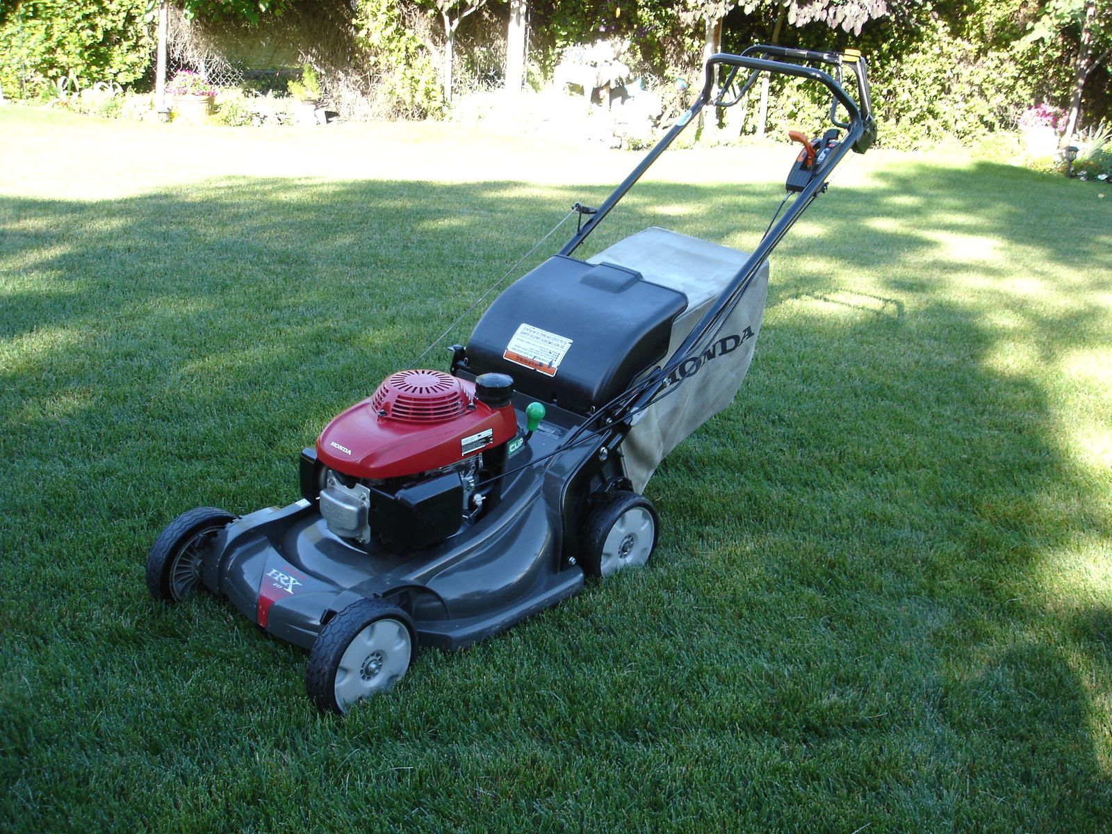 Honda HRX 217 Self-Propelled Lawn Mower (Clutched Model)