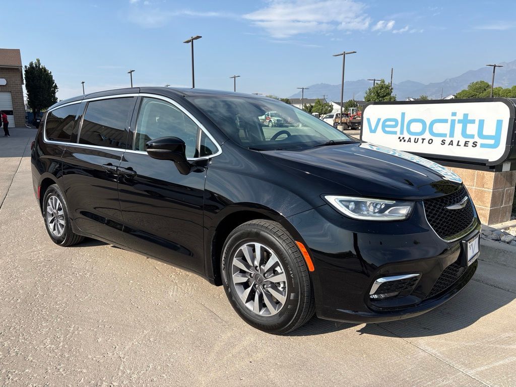 2024 Chrysler Pacifica Plug-In Hybrid Select