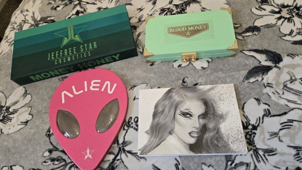 Jeffree Star Makeup Palette including the Alien Palette Discontinued