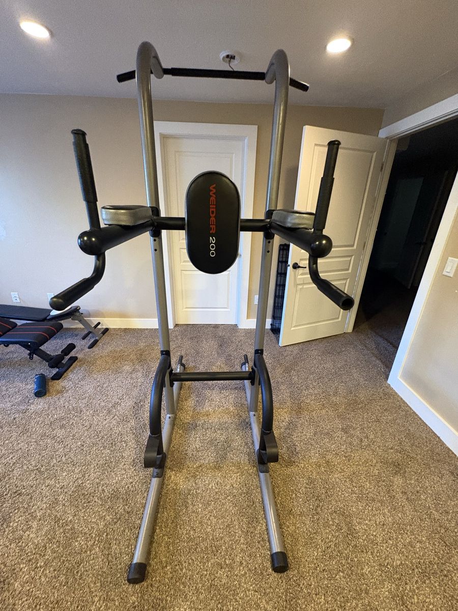 Weider 200 Power Tower Dip Station Pull Up Bar Workout Strength Training Equipment