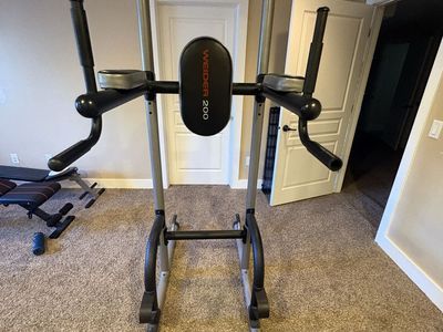 Weider 200 Power Tower Dip Station Pull Up Bar Workout Strength Training Equipment