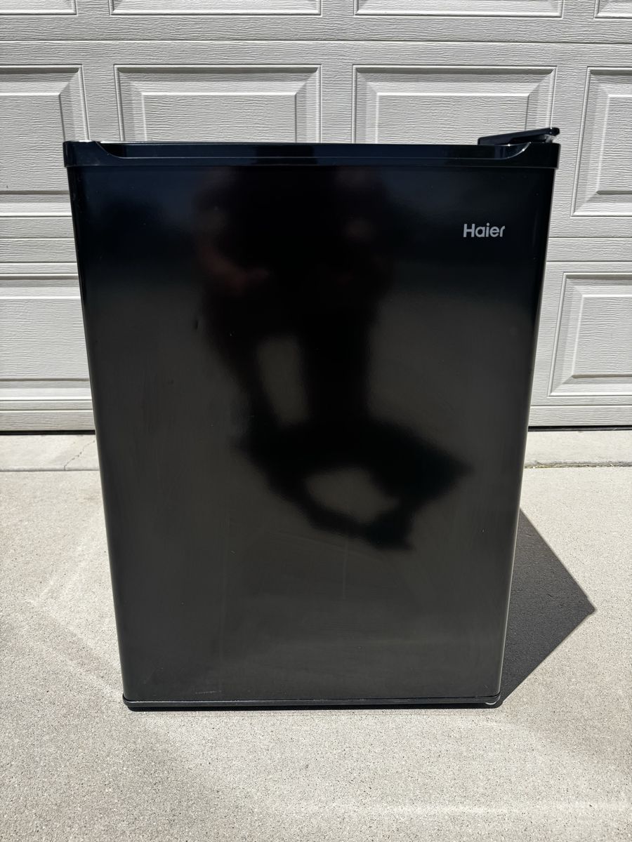 Haier HC27SG42RB 2.7 Cu. Ft. Compact Mini Fridge Black Household Refrigerator