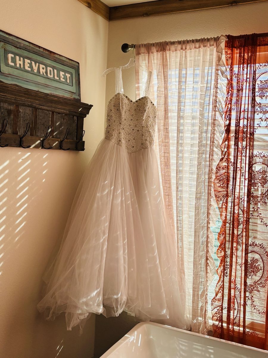 White gown dress