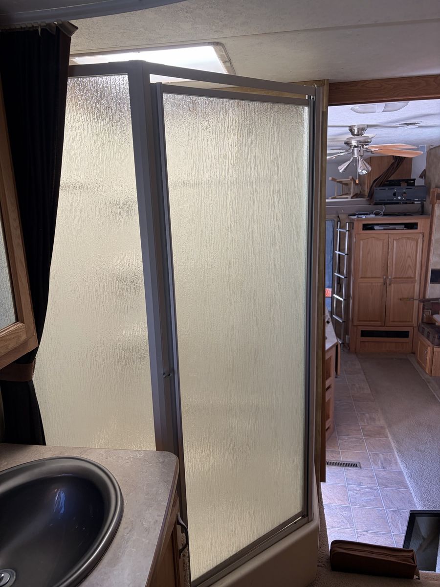 39’ 2006 toyhauler
