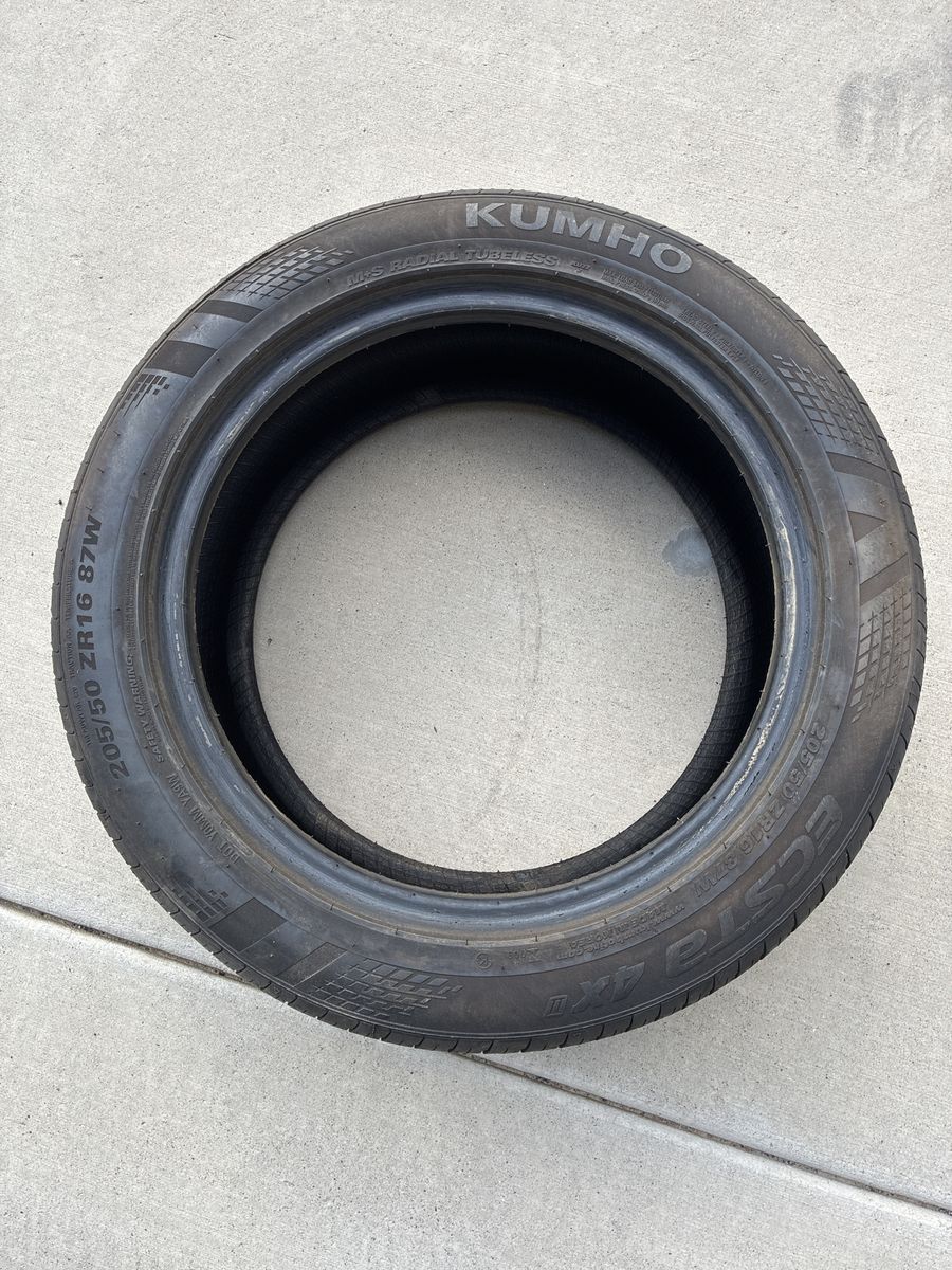 Kumho Ecsta 4X II Tire - Size 205/50 ZR16 87W