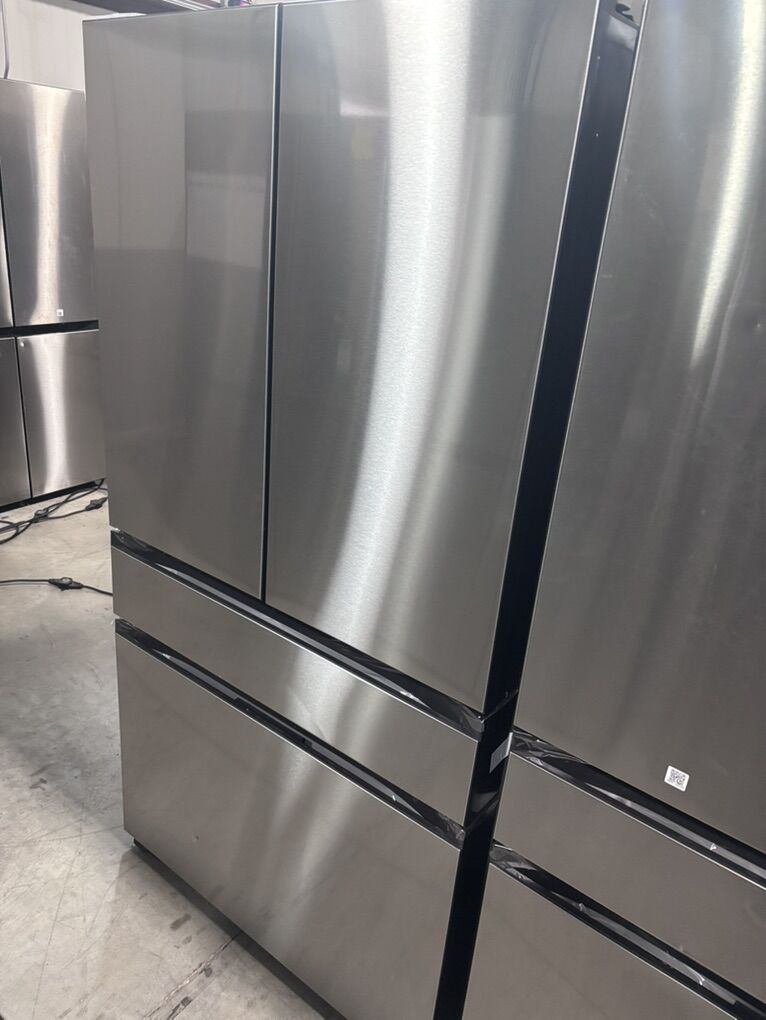 New Bespoke 29cu.ft Refrigerator With Ice Water