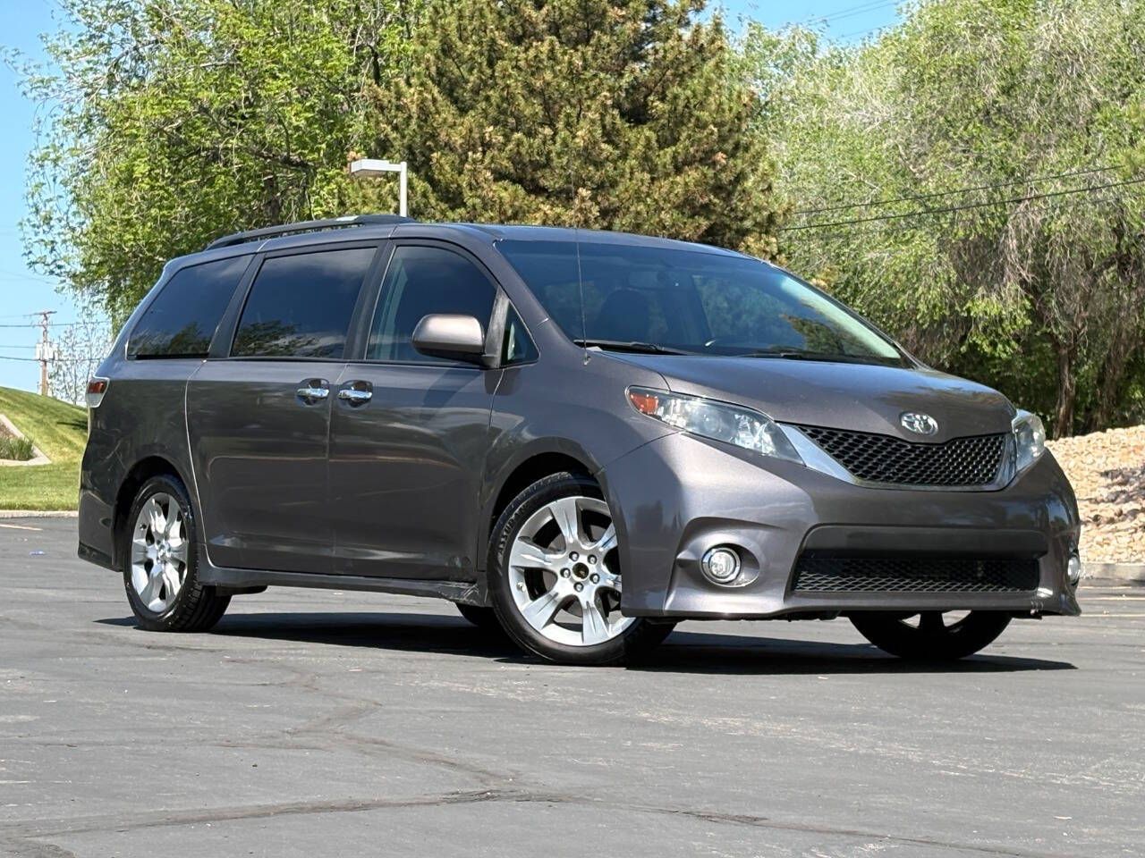 2013 Toyota Sienna SE 8-Passenger