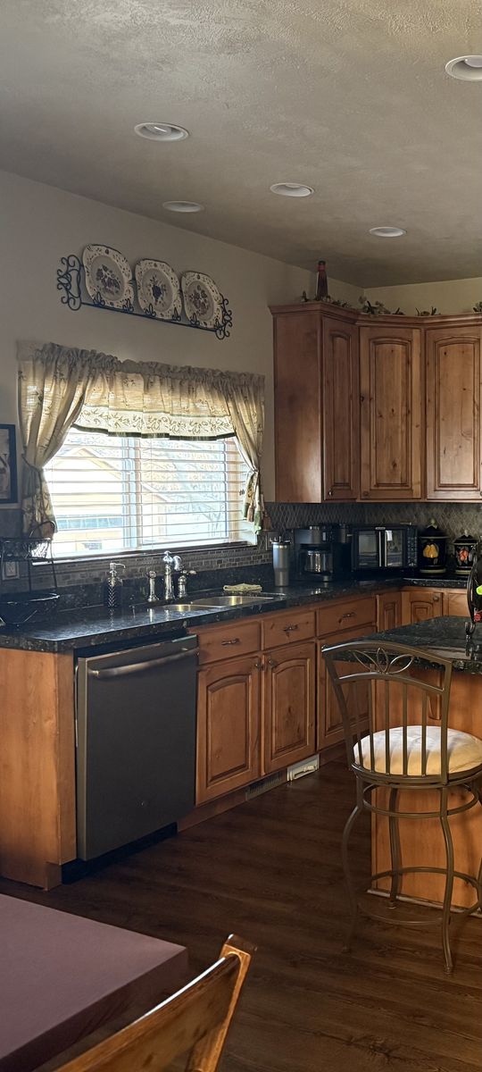 Knotty Alder Kitchen Cabinets, Laundry & Bathrooms