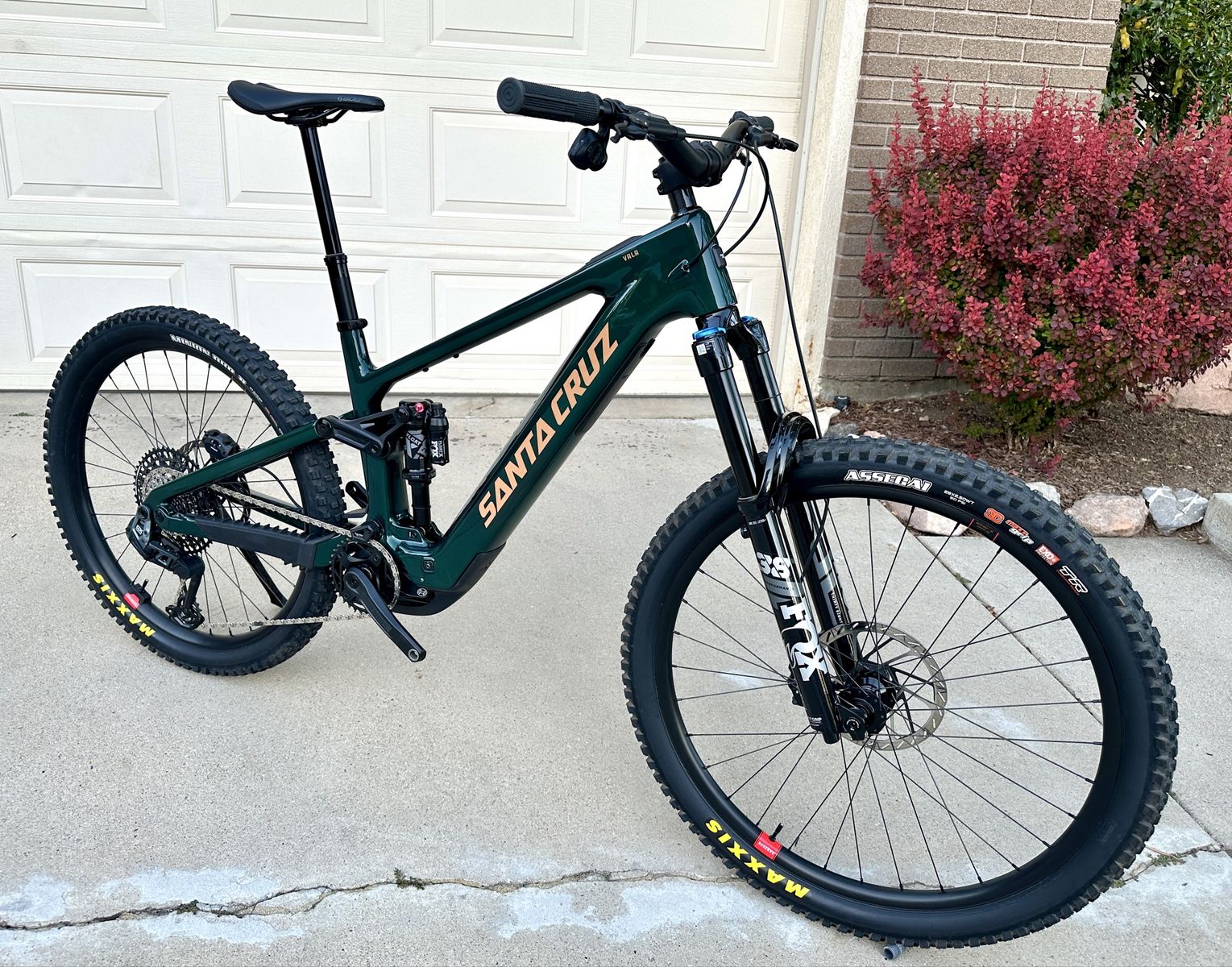 2026 Santa Cruz Vala carbon eMTB Large Nearly New!!