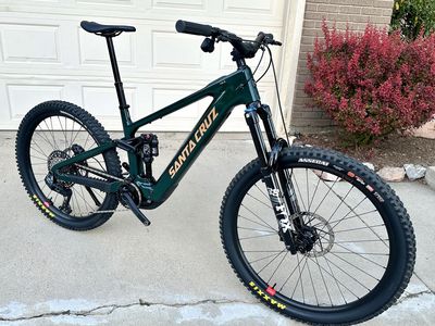 2026 Santa Cruz Vala carbon eMTB Large Nearly New!!