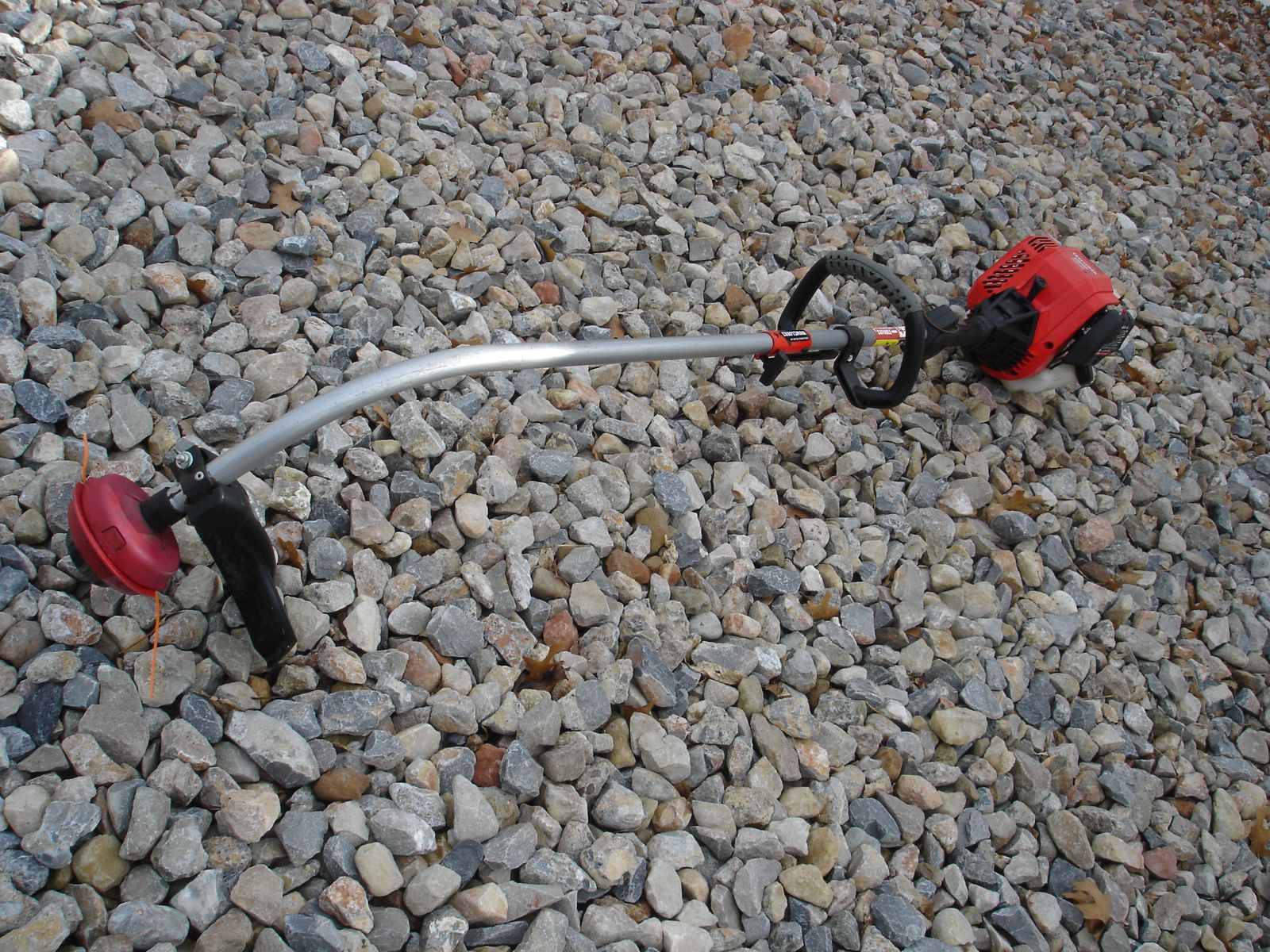 Craftsman 4-Cycle Weed Eater – Curve Shaft – Strong power without the hassle of mixing fuel.