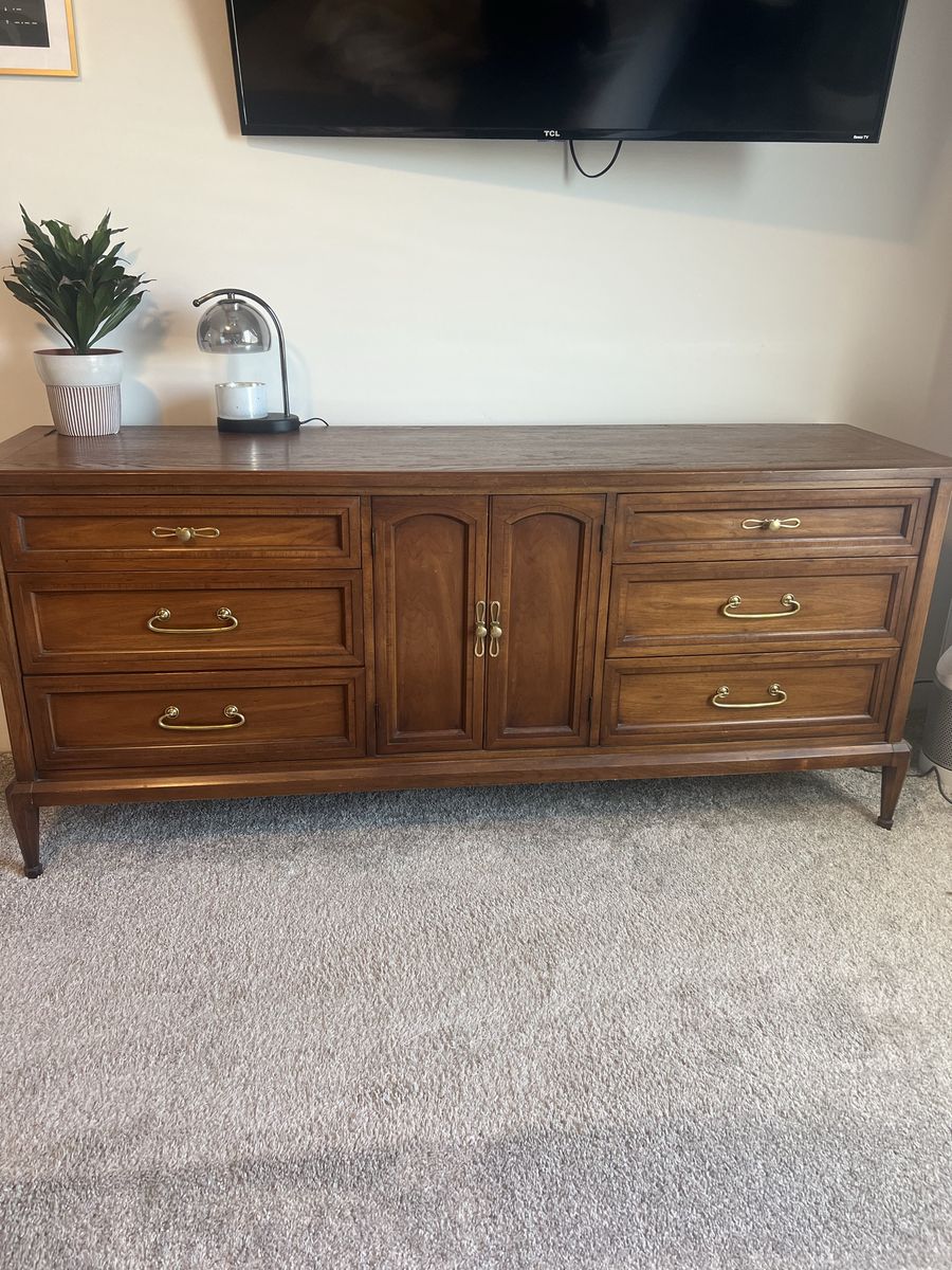 7 drawer dresser. Solid wood!