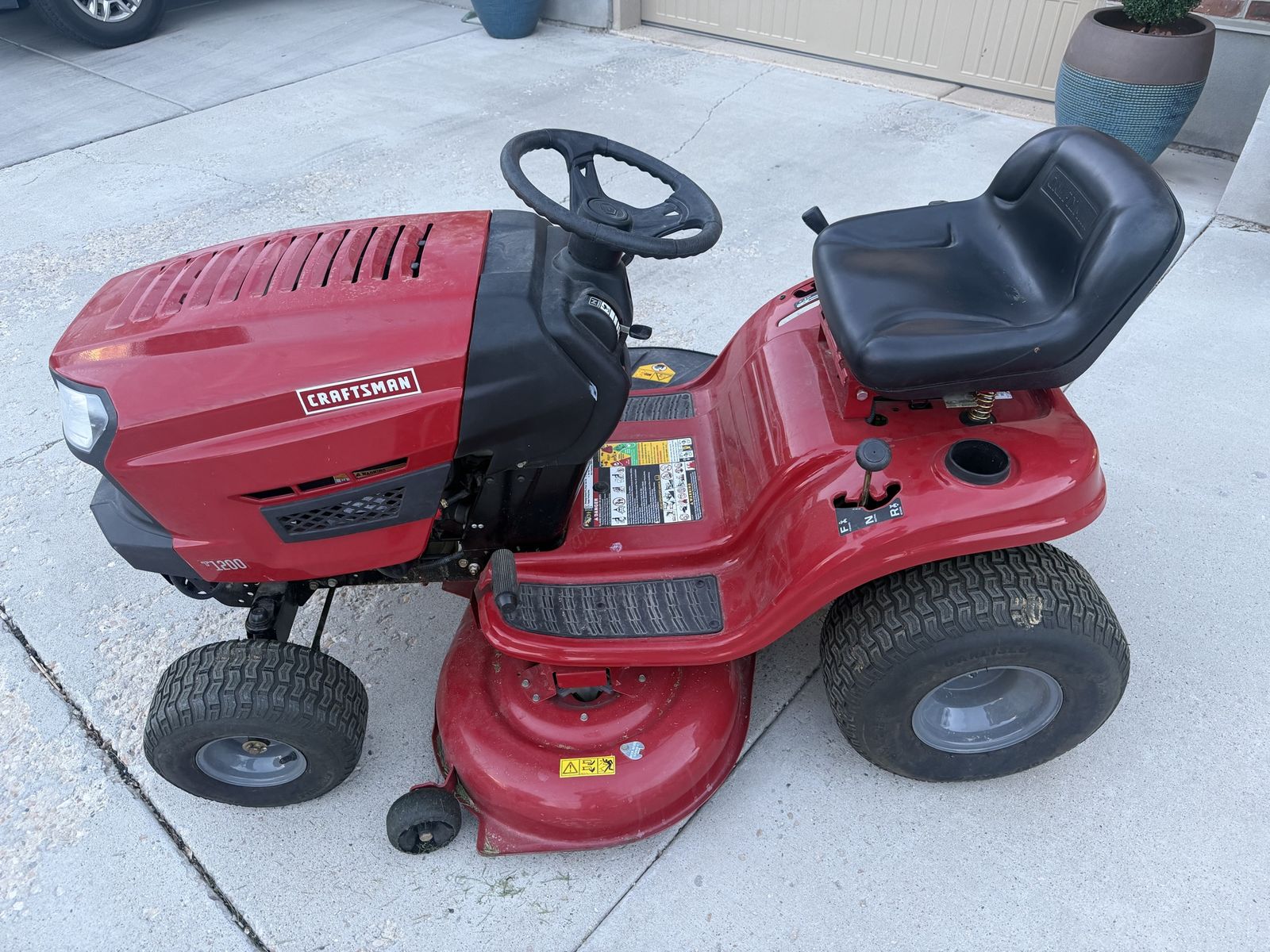 Craftsman T1200  Riding Lawn Mower Tractor